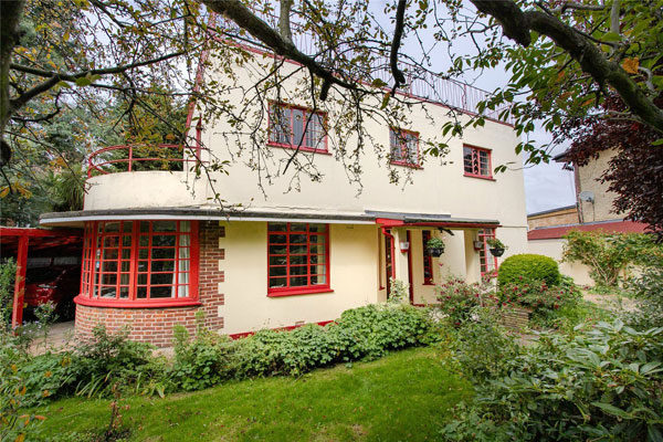 1930s Kemp and Tasker art deco house in London SE24