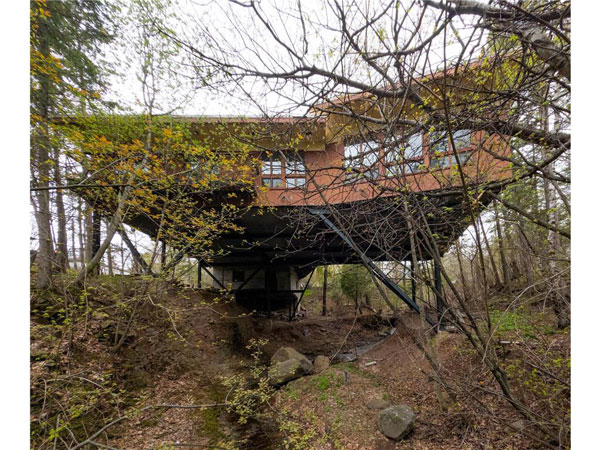 1950s midcentury modern Erickson House in Duluth, Minnesota, USA