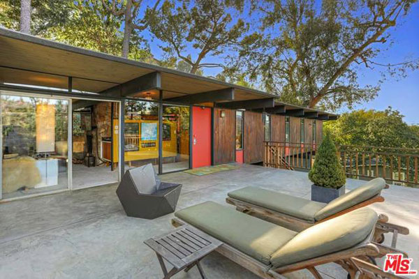 1960s midcentury modern: Dick E. Lowry-designed property in Los Angeles, California, USA