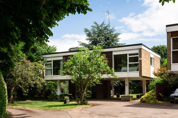 1960s Ducketts Mead modernist house in Roydon, Essex