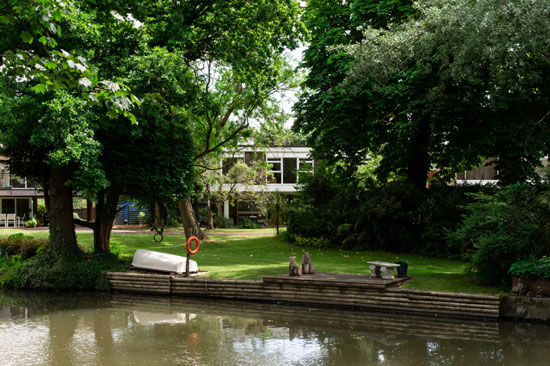 1960s Ducketts Mead modernist house in Roydon, Essex