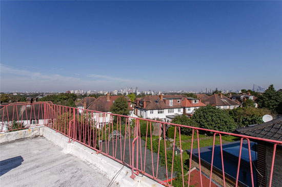 1930s Kemp and Tasker art deco house in London SE24