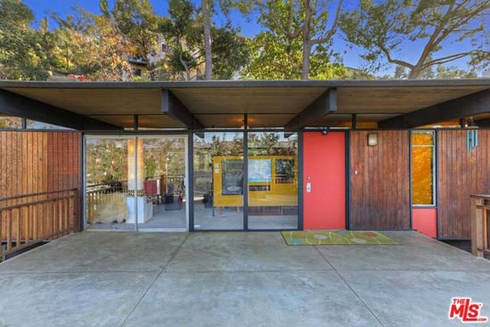 1960s midcentury modern: Dick E. Lowry-designed property in Los Angeles, California, USA