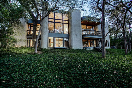 1970s modernism: Four-bedroom property in Dallas, Texas
