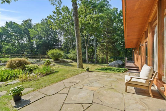 1950s David Henken midcentury modern property in Pound Ridge, New York, USA