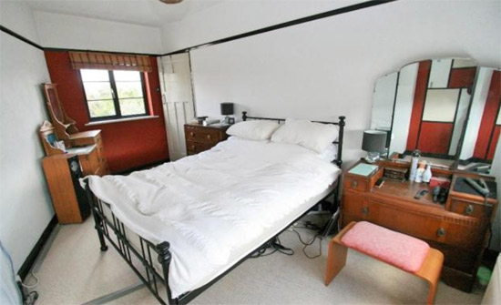 Three bedroom 1920s semi-detached art deco property in Rayleigh, Essex