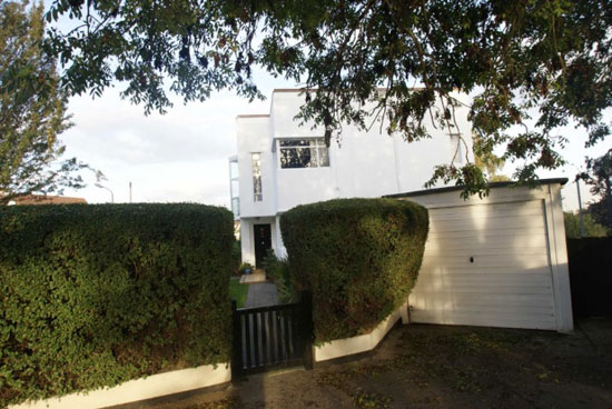 deco2 Five-bedroom 1930s art deco property in Westcliff On Sea, Essex