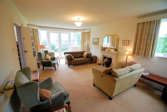 deco4 Four-bedroom 1930s art deco house in South Crosland, near Huddersfield, West Yorkshire