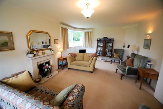 deco5 Four-bedroom 1930s art deco house in South Crosland, near Huddersfield, West Yorkshire