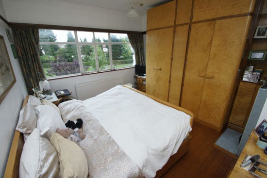 deco5 Five-bedroom 1930s art deco property in Westcliff On Sea, Essex