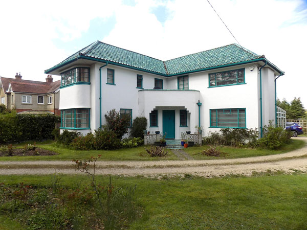 1930s art deco-style property in Dibden Purlieu, Hampshire