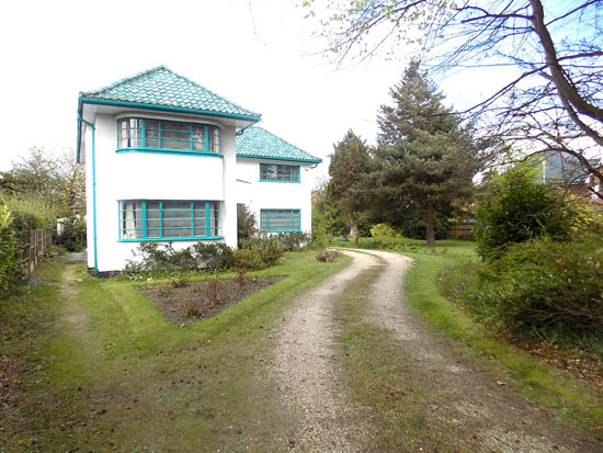 1930s art deco-style property in Dibden Purlieu, Hampshire