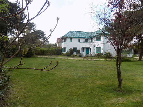 1930s art deco-style property in Dibden Purlieu, Hampshire