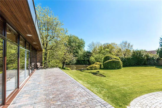 1960s modernist property in Ditchling, East Sussex