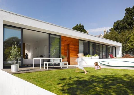 Three-bedroom single-storey modernist property in Poole, Dorset