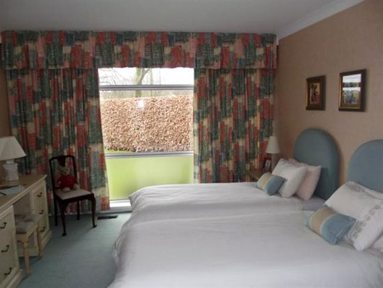 dor4 Dornal 1960s three bedroom bungalow in Kilbirnie, North Ayrshire, Scotland