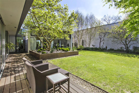 Drum House contemporary modernist property in Richmond, Surrey