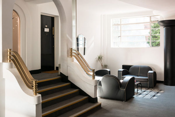 Art deco apartment: Flat in the 1930s Du Cane Court in London SW12
