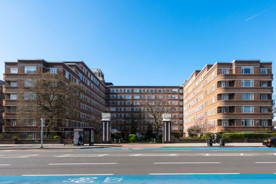 Art deco apartment: Flat in the 1930s Du Cane Court in London SW12