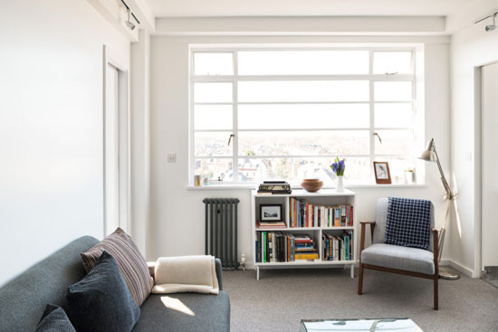 Art deco apartment: Flat in the 1930s Du Cane Court in London SW12