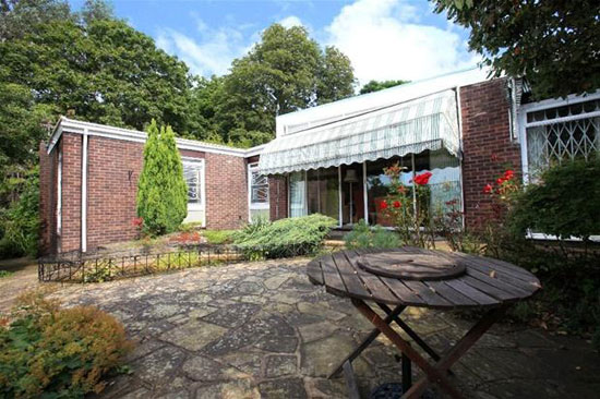 dul2 1960s Manfred Bresgen-designed modernist property in The Ferrings, Dulwich, London SE21