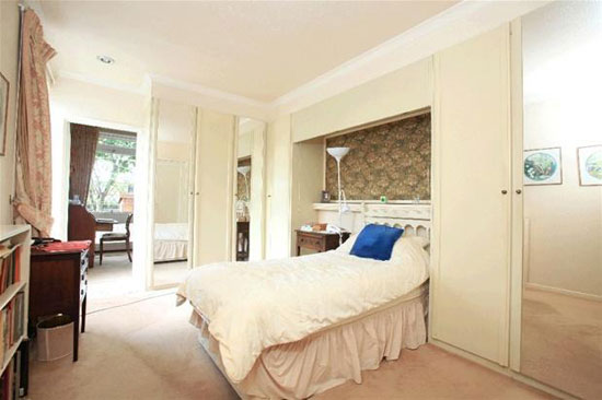 dul5 1960s Manfred Bresgen-designed modernist property in The Ferrings, Dulwich, London SE21
