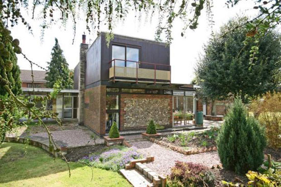 dun2 1960s midcentury modern four-bedroom property in Kensworth, near Dunstable, Bedfordshire