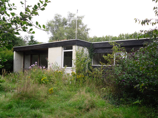 1960s architect-designed modernist house in Dundee, Scotland