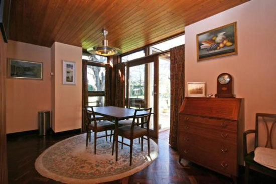 dun3 1960s midcentury modern four-bedroom property in Kensworth, near Dunstable, Bedfordshire