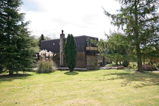 dun5 1960s midcentury modern four-bedroom property in Kensworth, near Dunstable, Bedfordshire