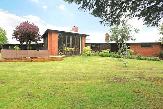 1950s Robert Townsend-designed Garden Ground property in Salisbury, Wiltshire