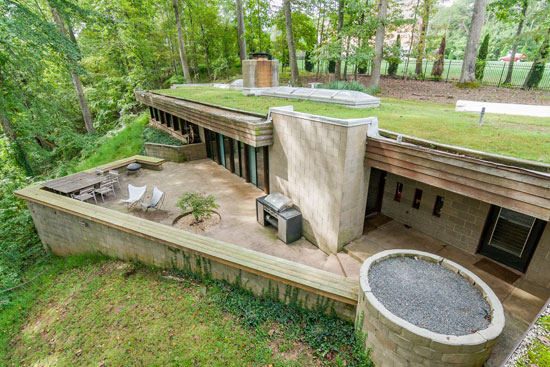 1970s Donald Reed Chandler-designed underground property in McLean, Virginia, USA