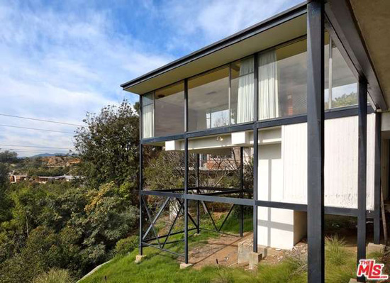 1950s midcentury modern: Craig Ellwood's Smith House in Los Angeles, California, USA