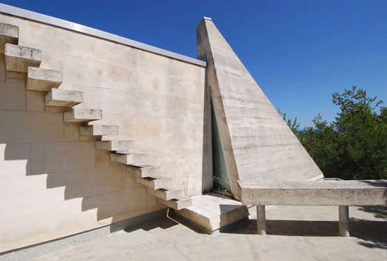 1970s architect-designed Brutalist property in Saint-Michel-l'Observatoire, Alpes de Haute Provence, France