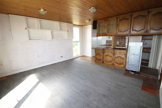 1960s Vernon Gibberd-designed deckhouse in Emsworth, Hampshire