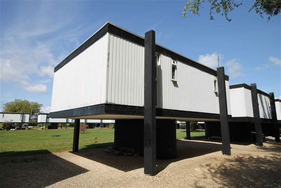 1960s Vernon Gibberd-designed deckhouse in Emsworth, Hampshire
