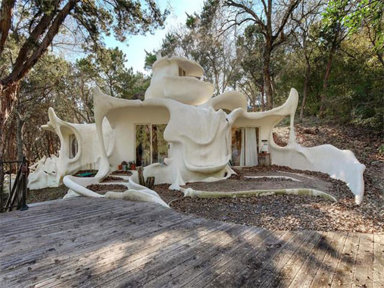 Live in a sculpture: 1970s Bloom House in Austin, Texas, USA