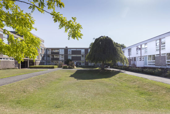 1960s Eric Lyons Span House in South Row, London SE3