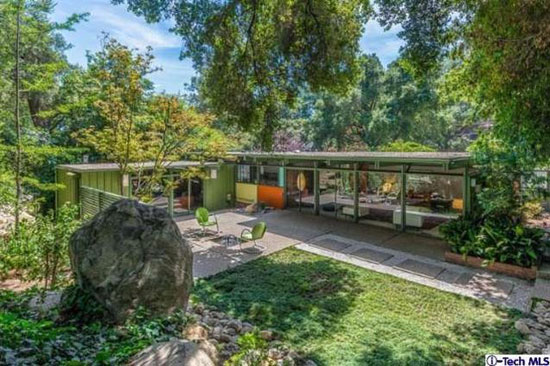 1950s Richard Leitch-designed midcentury property in Altadena, California, USA