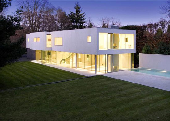 Wilkinson King-designed modernist property in Esher, Surrey