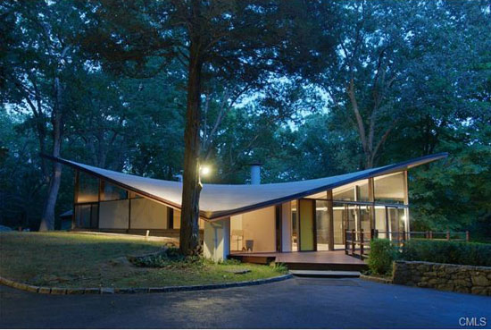 On the market: 1960s James Evans-designed The Evans House in New Canaan, Connecticut, USA