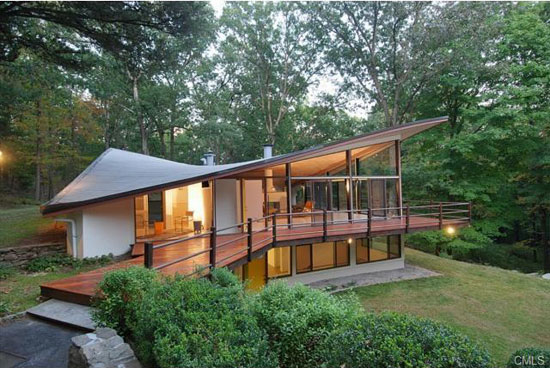 1960s James Evans-designed The Evans House in New Canaan, Connecticut, USA