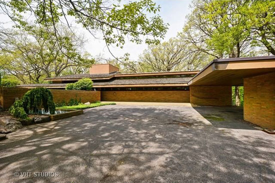 On the market: 1950s Frank Lloyd Wright-designed Louis B. Frederick House in Barrington Hills, Illinois, USA