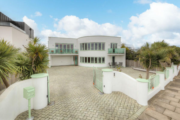 1930s Oliver Hill art deco house in Frinton-On-Sea, Essex