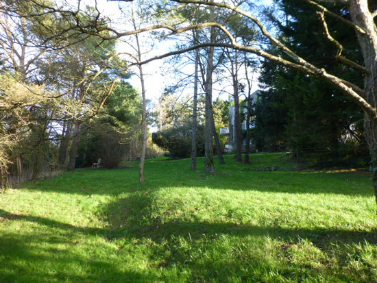 1960s modernist property in Ury, northern France