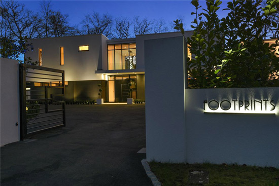 Footprints contemporary modernist property in Stoke Poges, Buckinghamshire