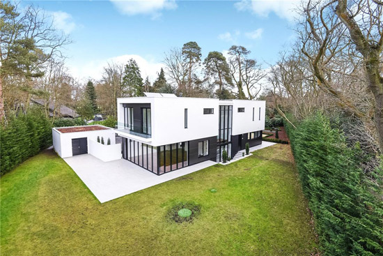 Footprints contemporary modernist property in Stoke Poges, Buckinghamshire