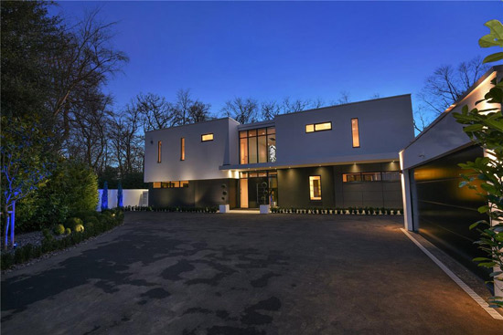 Footprints contemporary modernist property in Stoke Poges, Buckinghamshire