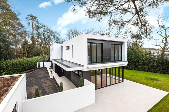 Footprints contemporary modernist property in Stoke Poges, Buckinghamshire