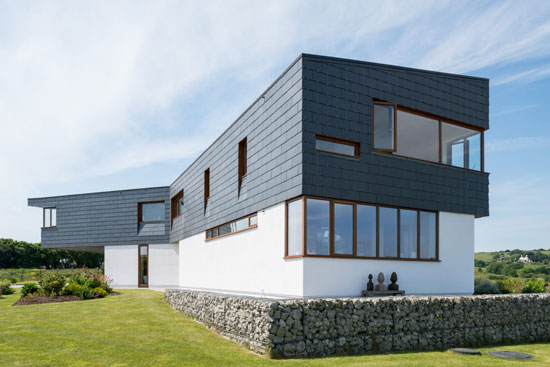 Warrenders modernist house in Firelight, East Sussex